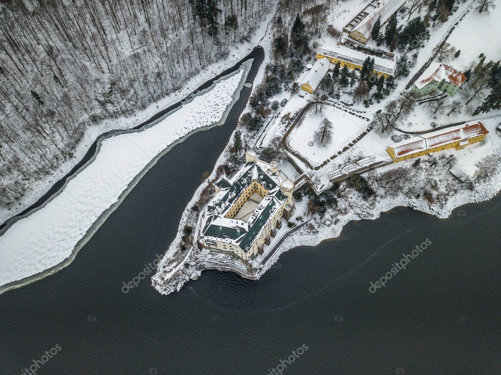 El castillo de Orlik fue establecido como un castillo real al lado de