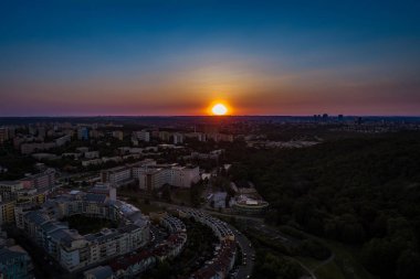Konut emlak Luziny, Prag 13'te, Stodulky'deki konut emlak kompleksi Southwest City'nin bir parçasıdır. Central Park'ın güneyinde ve doğu ucunun batısında yer alır..