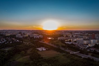 Konut emlak Luziny, Prag 13'te, Stodulky'deki konut emlak kompleksi Southwest City'nin bir parçasıdır. Central Park'ın güneyinde ve doğu ucunun batısında yer alır..