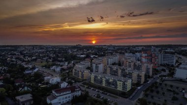 Konut emlak Luziny, Prag 13'te, Stodulky'deki konut emlak kompleksi Southwest City'nin bir parçasıdır. Central Park'ın güneyinde ve doğu ucunun batısında yer alır..