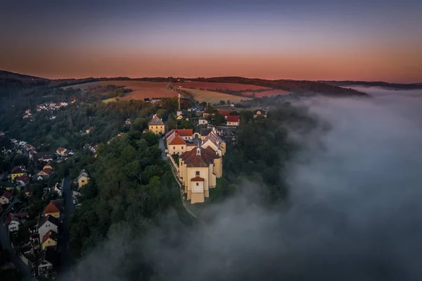 Nizbor Een Kasteel Herbouwd Tot Een Kasteel Het Gelijknamige Dorp — Stockfoto