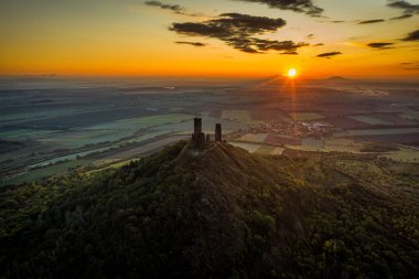 Hazmburk, Çek Cumhuriyeti 'nin Ceske Stredohori bölgesinde yer alan bir dağdır. Dağın tepesinde iki kule ve birkaç duvar parçasının bulunduğu bir ortaçağ kalesi var..