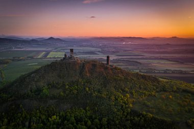 Hazmburk, Çek Cumhuriyeti 'nin Ceske Stredohori bölgesinde yer alan bir dağdır. Dağın tepesinde iki kule ve birkaç duvar parçasının bulunduğu bir ortaçağ kalesi var..
