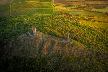 Hazmburk, Çek Cumhuriyeti 'nin Ceske Stredohori bölgesinde yer alan bir dağdır. Dağın tepesinde iki kule ve birkaç duvar parçasının bulunduğu bir ortaçağ kalesi var..