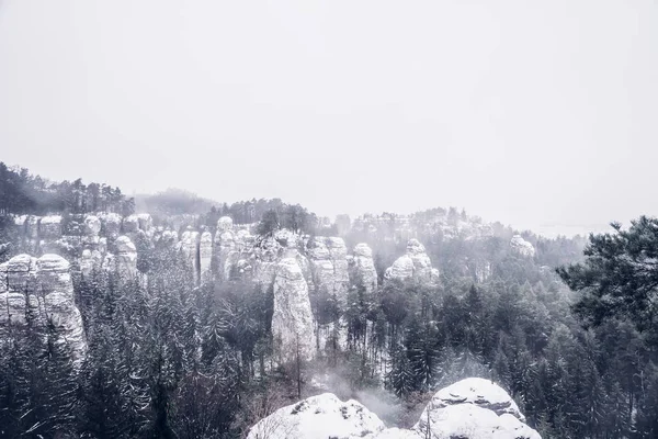 Hruba Skala Sousední Pískovec Skalní Město Které Táhne Trosky Castle — Stock fotografie