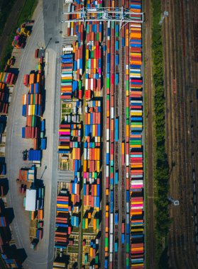 Ceska Trebova, Çek Cumhuriyeti 'nin en büyük üçüncü konteynır taşımacılık terminalidir. 13.8 hektarlık bir alanda 6000 konteynırın kullanımına olanak sağlıyor..