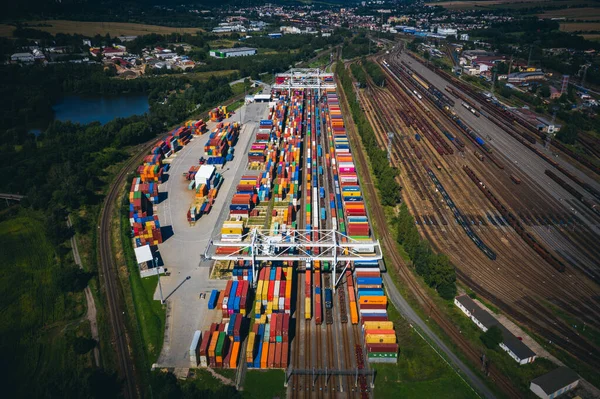 Ceska Trebova是捷克共和国第三大集装箱运输码头 它允许在13 8公顷土地上装卸多达6 000个集装箱 免版税图库照片