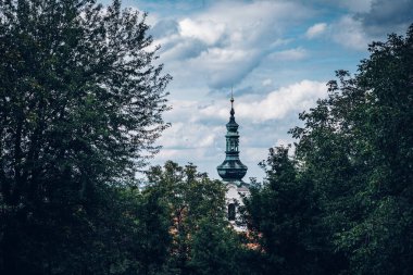 Prag, Çek Cumhuriyeti 'nin başkenti ve en büyük şehri, Avrupa Birliği' nin 13. büyük şehri ve Bohemya 'nın tarihsel başkentidir. Vltava nehrinin kıyısında..