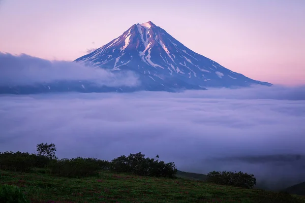 Nevoeiro Vulcão Vilyuchinsky Pôr Sol — Fotografia de Stock