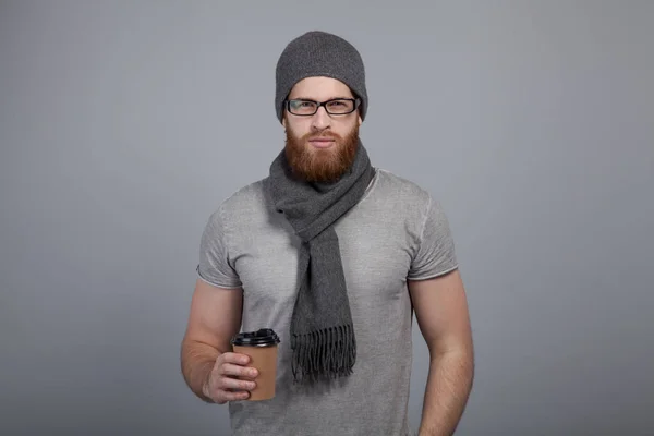 Joven Hombre Guapo Con Barba Gafas Con Sombrero Gris Bufanda — Foto de Stock