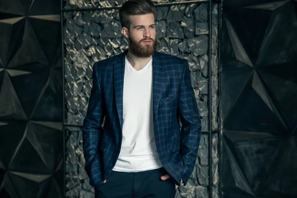 Listos Para Partir Hombre Guapo Con Pelo Largo Barba Mirando — Foto de Stock