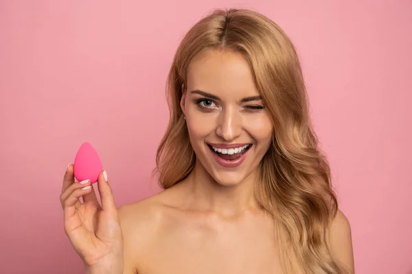 Retrato Beleza Uma Linda Jovem Mulher Com Cabelo Loiro Longo — Fotografia de Stock