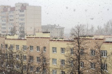 erken baharda yoğun kar yağışı
