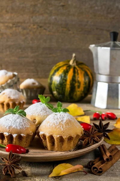 Outono Ainda Vida Cupcakes Caseiros Com Açúcar Com Paus Canela — Fotografia de Stock