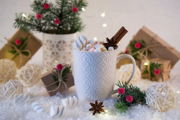 Hot Chocolate White Cup Marshmallows Christmas Gifts Bright Light Background — Stock Photo, Image