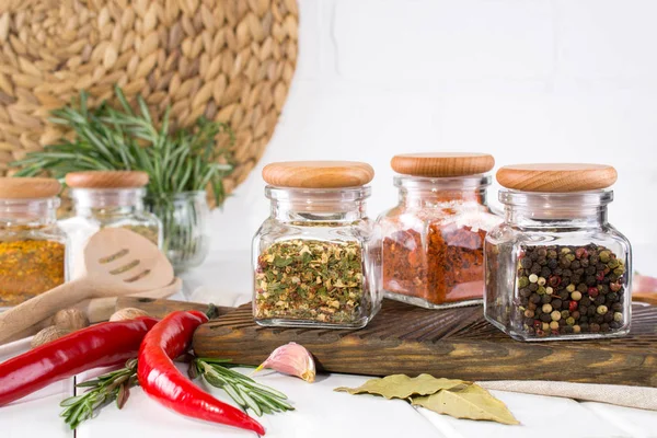 Produkte Zum Kochen Der Küche Küchenutensilien Kräuter Bunte Trockene Gewürze — Stockfoto