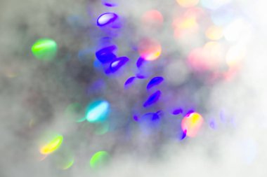 Renkli daireler ışık arka plan. Tatil doku. Gri zemin, defocused çok renkli ışık noktalar glitter