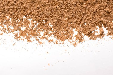 Kozmetik arka plan, minerl kil doku. Facecare ve ilgilenmek için kuru kil maskesi. Beyaz bir arka plan üzerinde izole