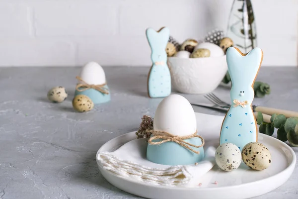 Domácí Velikonoční Sušenky Tvaru Funny Bunny Křepelčí Vajíčka Slepičí Vejce — Stock fotografie