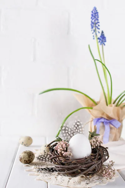 Easter Spring Decorative Composition White Chicken Egg Nest Flowers Holiday — Stock Photo, Image