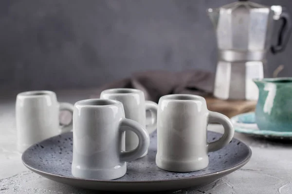 Conjunto Café Rústico Gris Taza Artesanía Cafetera Géiser Contra Pared — Foto de Stock