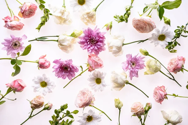 Florale Komposition Muster Aus Rosa Und Beige Rosen Grüne Blätter — Stockfoto