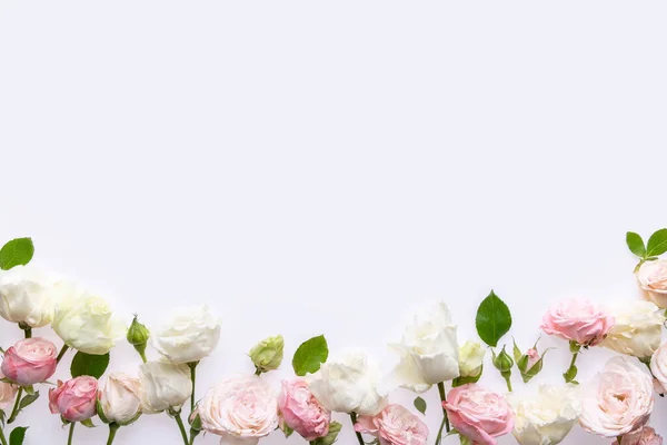 Festliche Blütenkomposition Isoliert Auf Weißem Hintergrund Grenzrahmen Gesamtübersicht — Stockfoto