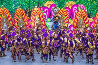 Cebu City, Filipinler - 21 Ocak: Katılımcılar Sinulog Festivali'nde Cebu city, Filipinler üzerinde 21 Ocak 2018. Sinulog Filipinler Santo Nino Katolik kutlamalar merkezidir