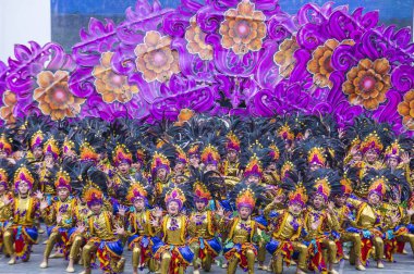 Cebu City, Filipinler - 21 Ocak: Katılımcılar Sinulog Festivali'nde Cebu city, Filipinler üzerinde 21 Ocak 2018. Sinulog Filipinler Santo Nino Katolik kutlamalar merkezidir