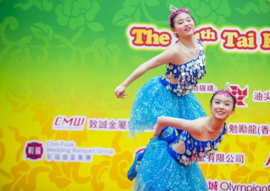 Hong Kong - Mart 04: 14 Tai Kok Tsui tapınağın üzerinde 04 Mart 2018 Hong Kong'da Fuar katılımcıları. Tapınak Fuar her yıl düzenlenen bir Çin kültürel olaydır 