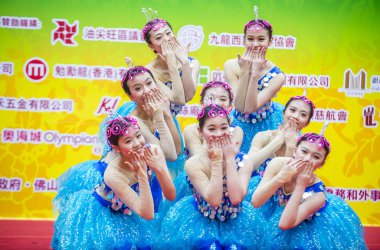 Hong Kong - Mart 04: 14 Tai Kok Tsui tapınağın üzerinde 04 Mart 2018 Hong Kong'da Fuar katılımcıları. Tapınak Fuar her yıl düzenlenen bir Çin kültürel olaydır 