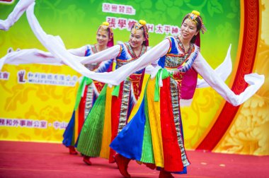 Hong Kong - Mart 04: 14 Tai Kok Tsui tapınağın üzerinde 04 Mart 2018 Hong Kong'da Fuar katılımcıları. Tapınak Fuar her yıl düzenlenen bir Çin kültürel olaydır 