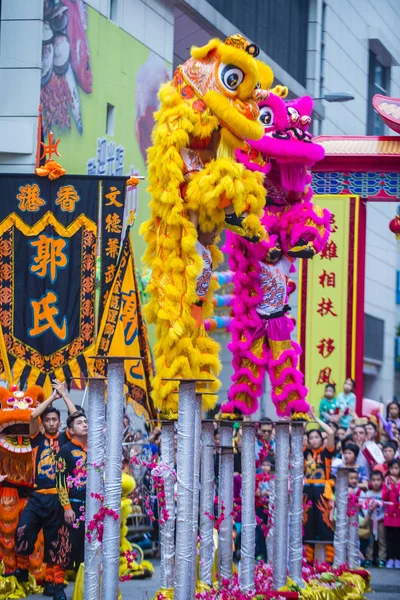 2018 日に香港で公正な のコック泰ツイ寺中ライオン ダンスのパフォーマンス 寺フェアで毎年開催される中国の文化的なイベントは します — ストック写真