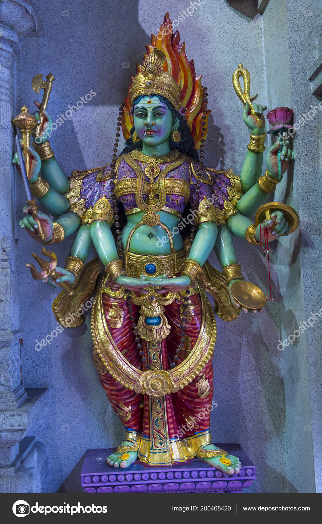 新加坡2月24日小印度斯里兰卡维拉马卡里拉曼寺雕像新加坡在2018年2月24日它是新加坡最古老的寺庙之一—— 库存社论照片© kobbydagan #