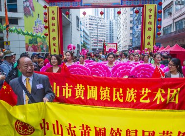 Hong Kong - Mart 04: 14 Tai Kok Tsui tapınağın üzerinde 04 Mart 2018 Hong Kong'da Fuar katılımcıları. Tapınak Fuar her yıl düzenlenen bir Çin kültürel olaydır 