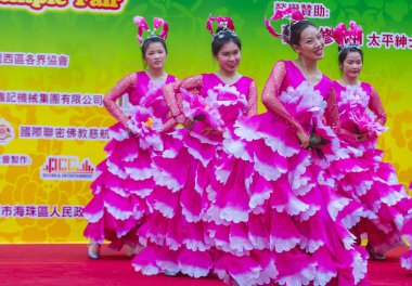 Hong Kong - Mart 04: 14 Tai Kok Tsui tapınağın üzerinde 04 Mart 2018 Hong Kong'da Fuar katılımcıları. Tapınak Fuar her yıl düzenlenen bir Çin kültürel olaydır 