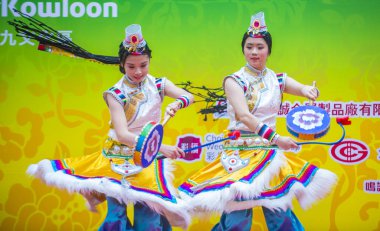 Hong Kong - Mart 04: 14 Tai Kok Tsui tapınağın üzerinde 04 Mart 2018 Hong Kong'da Fuar katılımcıları. Tapınak Fuar her yıl düzenlenen bir Çin kültürel olaydır 