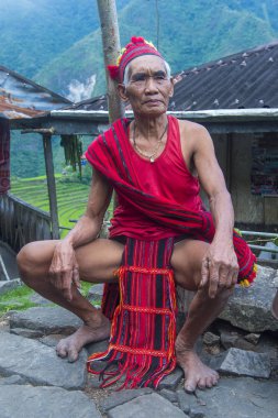 Banaue, Filipinler - Mayıs 02: Banaue 02 Mayıs 2018 Filipinler Ifugao azınlık bir adam portresi. Kuzey Filipinler dağların çoğunlukla canlı Ifugao azınlık