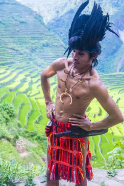 Banaue, Filipinler - Mayıs 02: Banaue 02 Mayıs 2018 Filipinler Ifugao azınlık bir adam portresi. Kuzey Filipinler dağların çoğunlukla canlı Ifugao azınlık