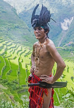 Banaue, Filipinler - Mayıs 02: Banaue 02 Mayıs 2018 Filipinler Ifugao azınlık bir adam portresi. Kuzey Filipinler dağların çoğunlukla canlı Ifugao azınlık