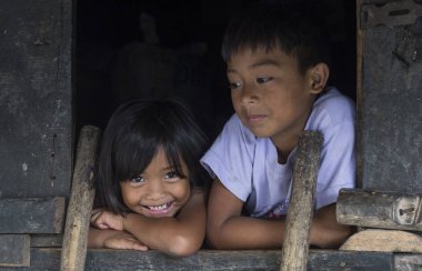Banaue, Filipinler - Mayıs 02: Banaue 02 Mayıs 2018 Filipinler azınlıkta Ifugao çocuklar. Kuzey Filipinler dağların çoğunlukla canlı Ifugao azınlık