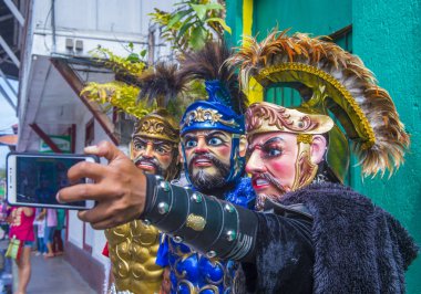 Boac, Filipinler - 30 Mart: Katılımcılar Boac Marinduque Moriones Festivali Türkiye ada. Anualy kutsal hafta düzenlenen Moriones Festivali 