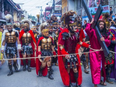 Boac, Filipinler - 30 Mart: Katılımcılar Boac Marinduque Moriones Festivali Türkiye ada. Anualy kutsal hafta düzenlenen Moriones Festivali 