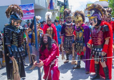 Boac, Filipinler - 30 Mart: Katılımcılar Boac Marinduque Moriones Festivali Türkiye ada. Anualy kutsal hafta düzenlenen Moriones Festivali 