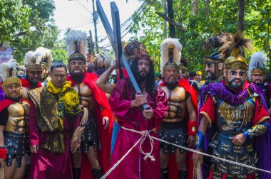 Boac, Filipinler - 30 Mart: Katılımcılar Boac Marinduque Moriones Festivali Türkiye ada. Anualy kutsal hafta düzenlenen Moriones Festivali 