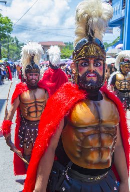 Boac, Filipinler - 30 Mart: Katılımcılar Boac Marinduque Moriones Festivali Türkiye ada. Anualy kutsal hafta düzenlenen Moriones Festivali 