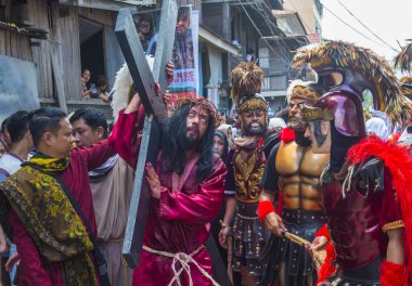 Boac, Filipinler - 30 Mart: Katılımcılar Boac Marinduque Moriones Festivali Türkiye ada. Anualy kutsal hafta düzenlenen Moriones Festivali 