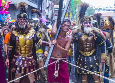 Boac, Filipinler - 30 Mart: Katılımcılar Boac Marinduque Moriones Festivali Türkiye ada. Anualy kutsal hafta düzenlenen Moriones Festivali 