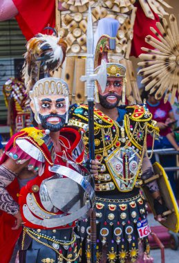 Boac, Filipinler - 30 Mart: Katılımcılar Boac Marinduque Moriones Festivali Türkiye ada. Anualy kutsal hafta düzenlenen Moriones Festivali 