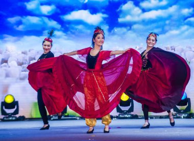 Singapur - 21 Şubat: Dansçılar gerçekleştirmek Çin yeni yıl kutlama nehir Hongbao Singapur Marina Bay Februery 21 2018 tarih itibariyle. 